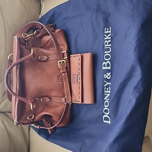 Dooney and Burke Saddlebag and Wallet Floritine. - Picture 2 of 12
